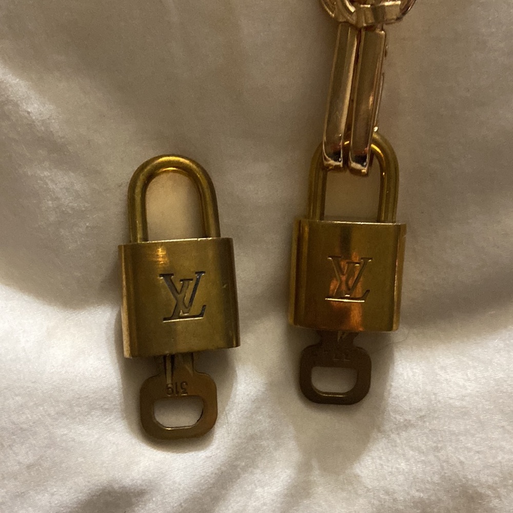 Lv Lock And Key With Non Lv Chain 319 Or 334 - image 4